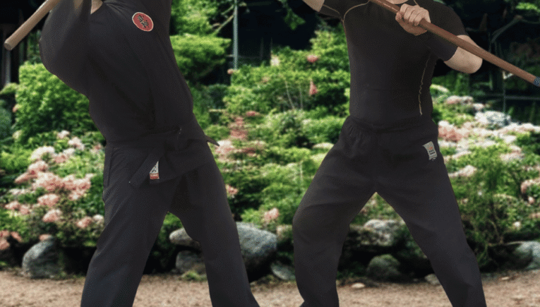 Kukishinden Ryu bojutsu gyakorlás a természetben