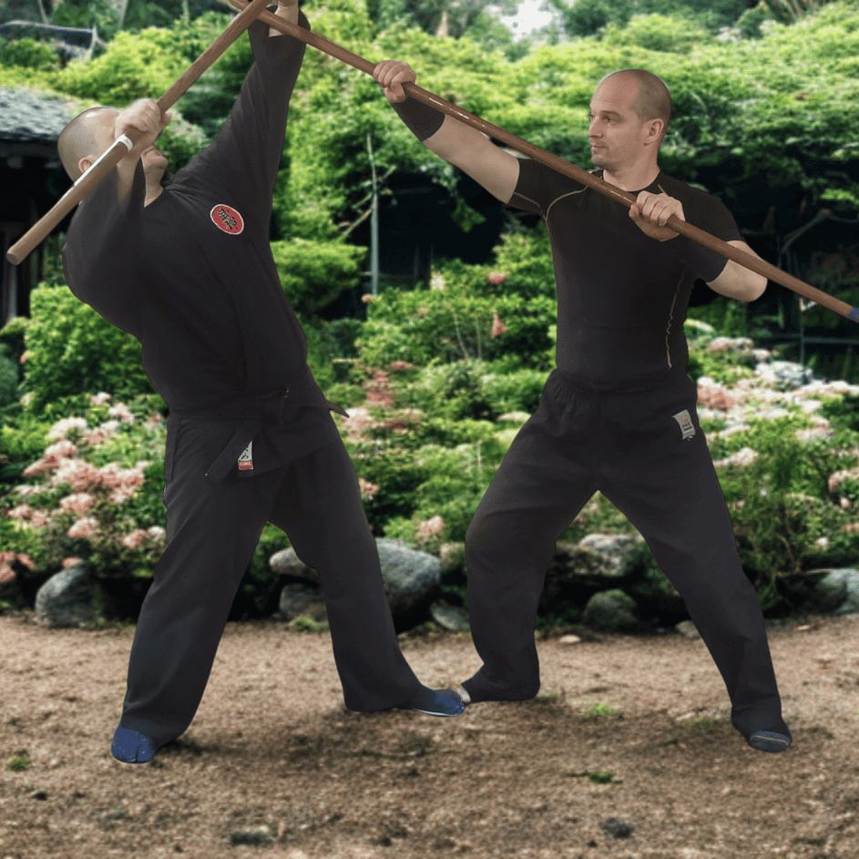 Kukishinden Ryu bojutsu gyakorlás a természetben